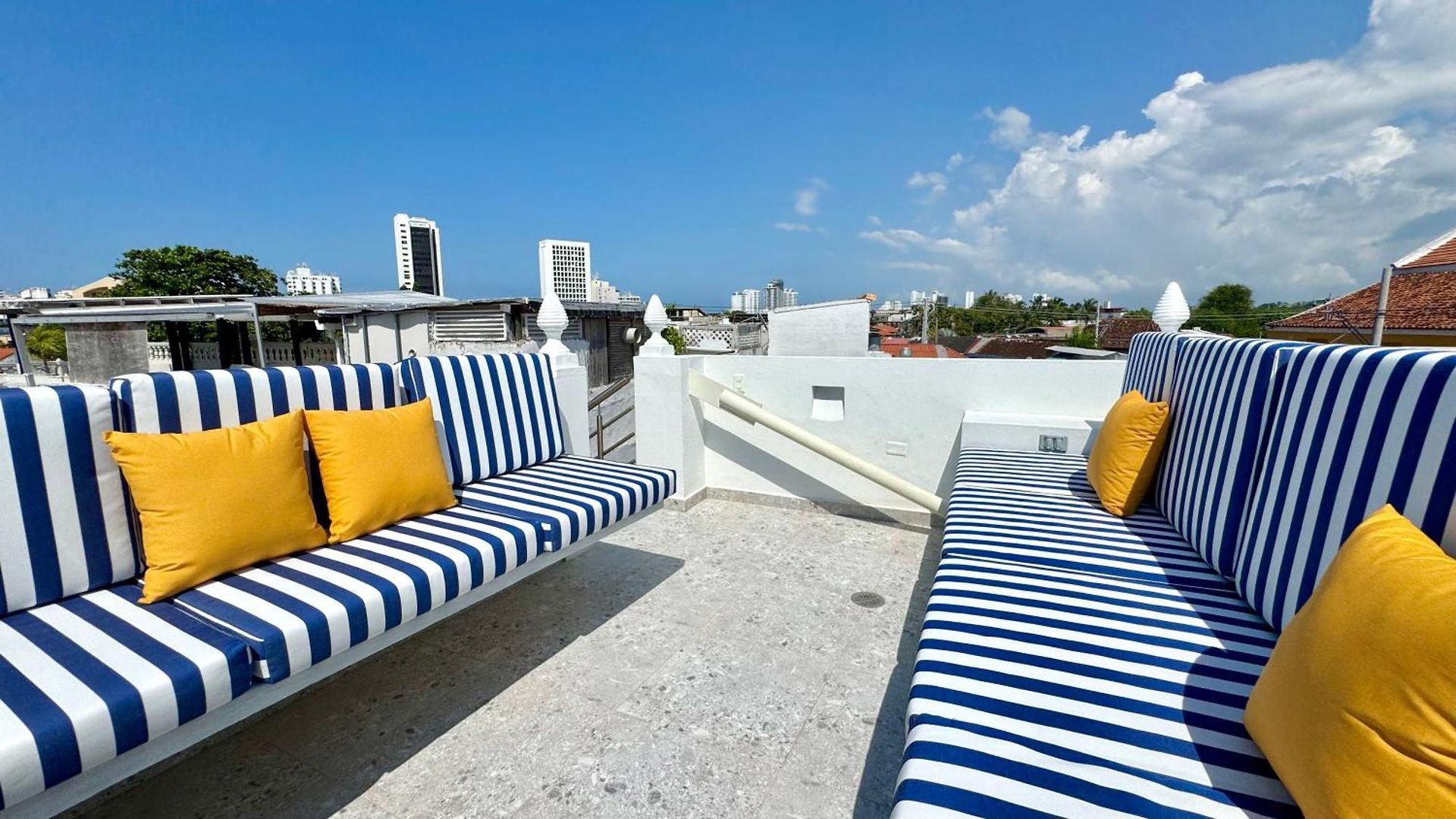 Colonial House - Rooftop-water Lounge - Getsemani Cartagena