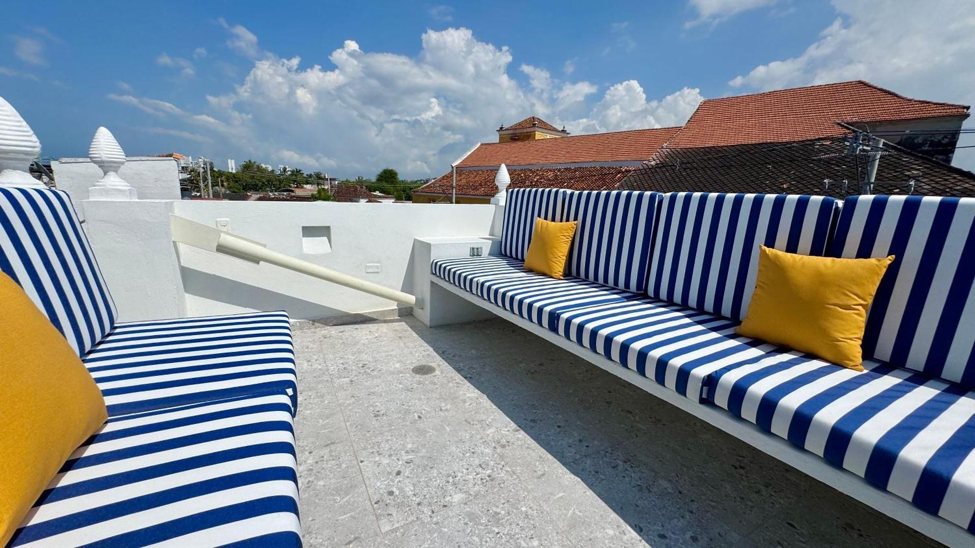 Сasa de vacaciones Colonial House - Rooftop-water Lounge - Getsemani Cartagena