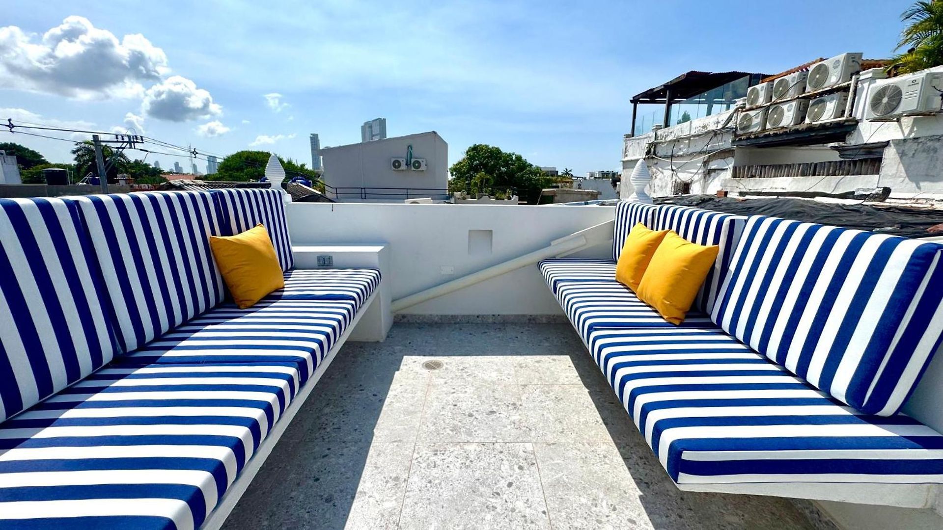 Colonial House - Rooftop-water Lounge - Getsemani Cartagena