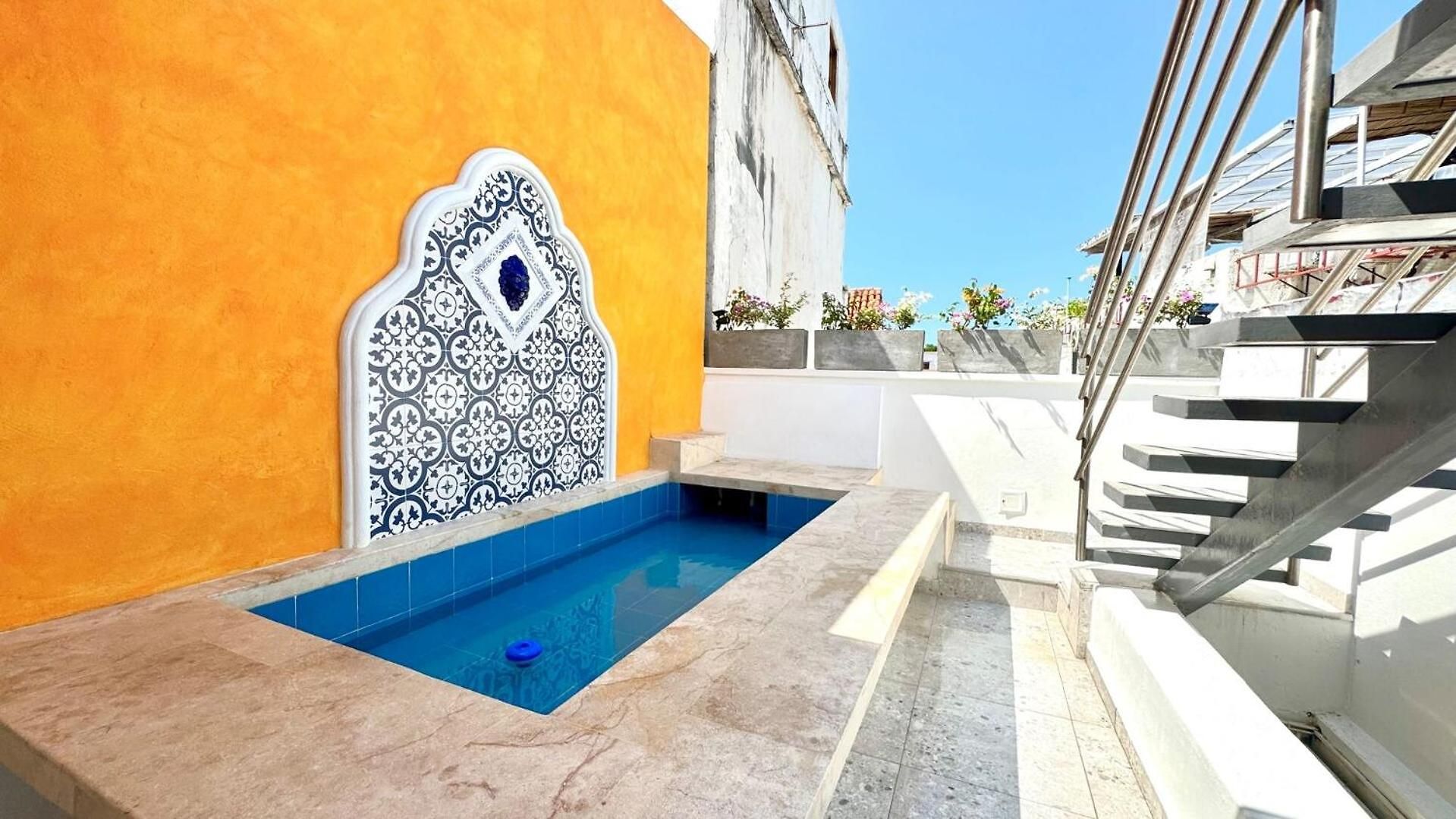Colonial House - Rooftop-water Lounge - Getsemani Сasa de vacaciones Cartagena