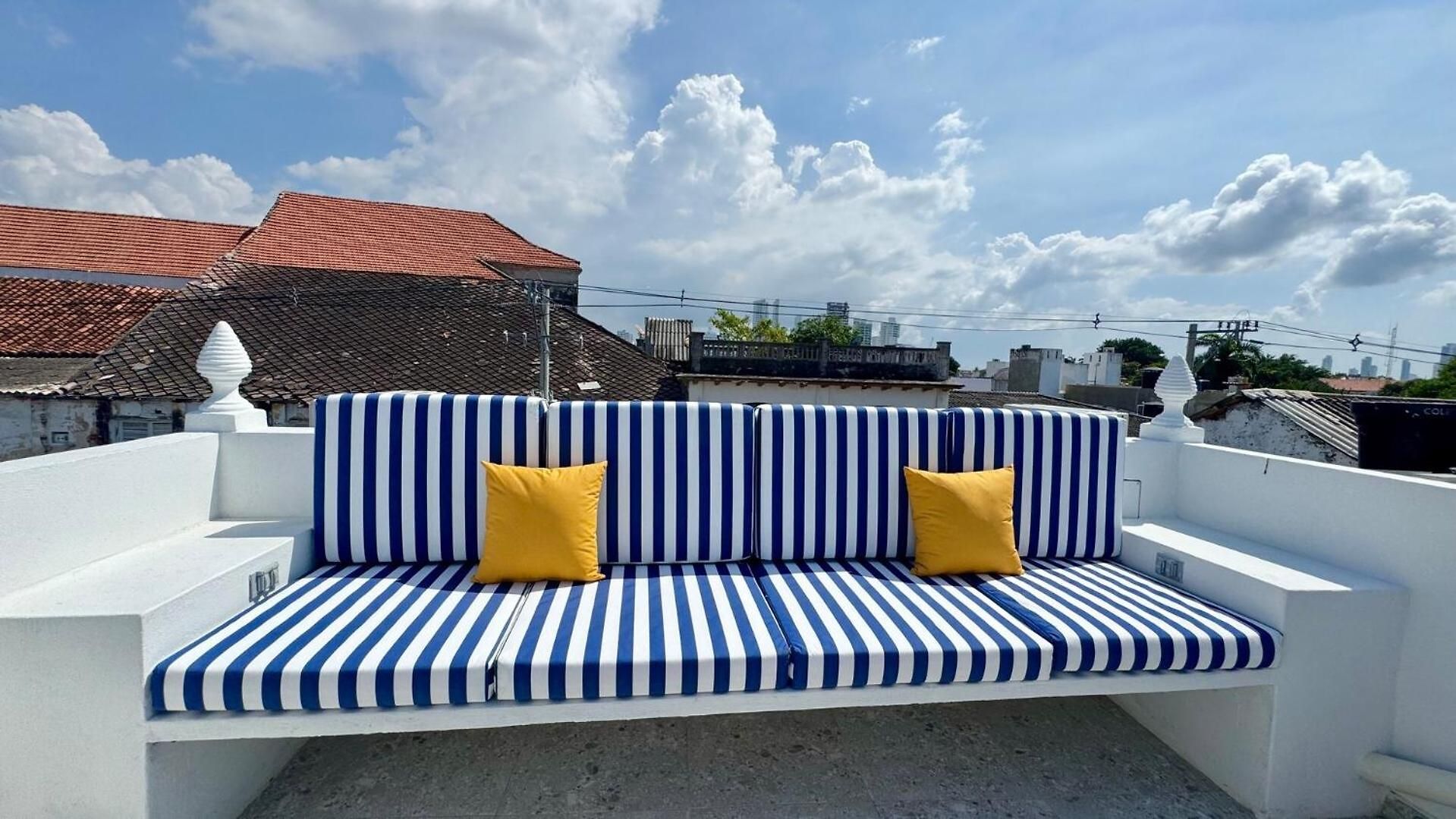 Colonial House - Rooftop-water Lounge - Getsemani * Cartagena