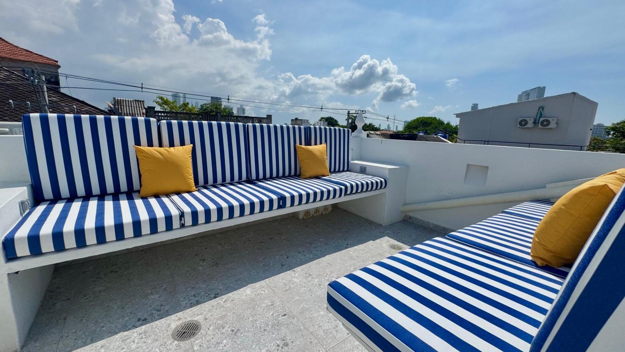 Colonial House Rooftop-water Lounge Getsemani *